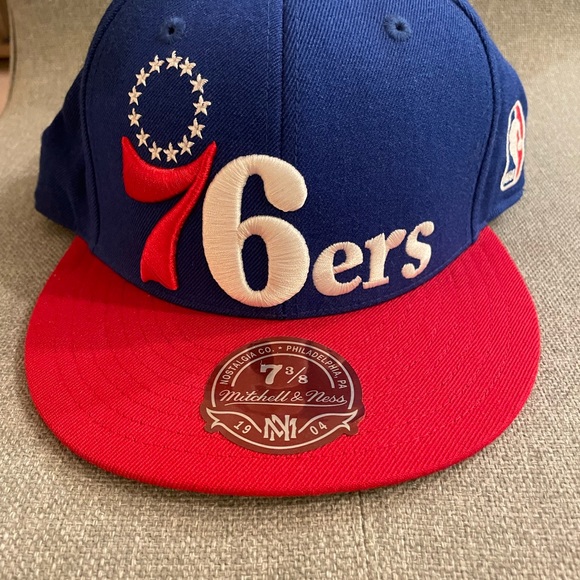 Philadelphia 76ers t-shirt combo pack with Mitchell and Ness Classic cap - Picture 3 of 12